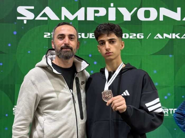 Mersinli taekwondocudan b�y�k ba�ar�