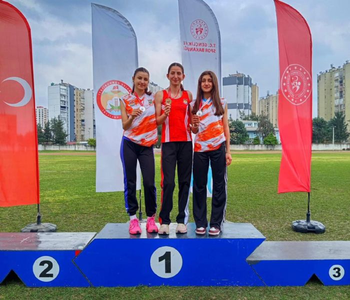 Tarsuslu atletler zirveye ko�tu