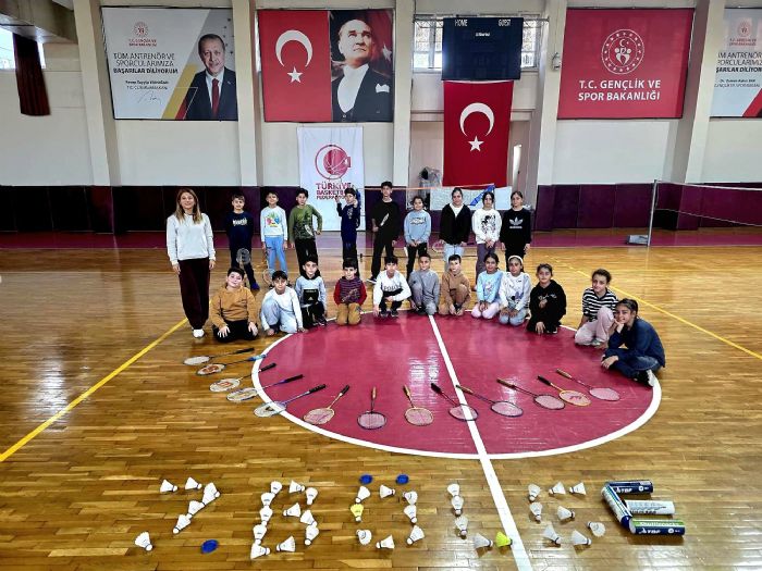 Dikkat, h�z ve koordinasyon: ��te badminton